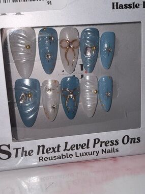 3H Reusable Luxury Press-On Nails in Blue & Pearl with Gold Accents